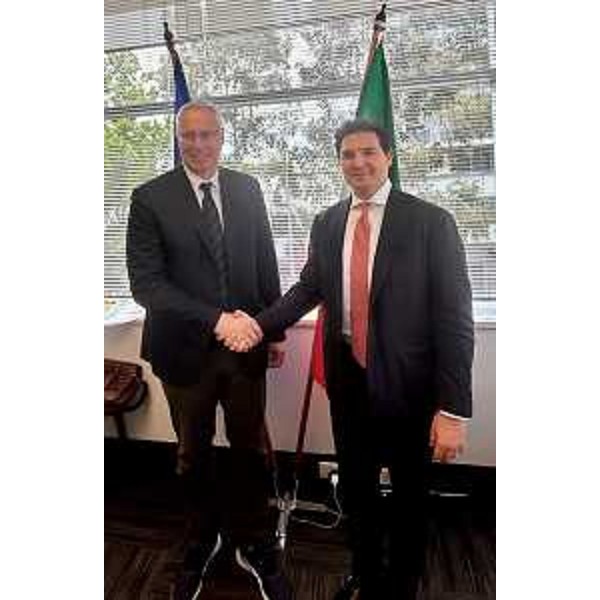 Il presidente del Cr Fvg, Mauro Bordin, con il console italiano a Perth, Sergio Federico Nicolaci - Il presidente del Cr Fvg, Mauro Bordin, con il console italiano a Perth, Sergio Federico Nicolaci