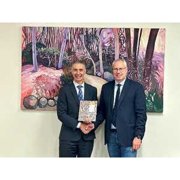 Il presidente del Cr Fvg, Mauro Bordin (a dx), con il ministro a Istruzione e Affari Multiculturali del Western Australia, Tony Buti - Il presidente del Cr Fvg, Mauro Bordin (a dx), con il ministro a Istruzione e Affari Multiculturali del Western Australia, Tony Buti