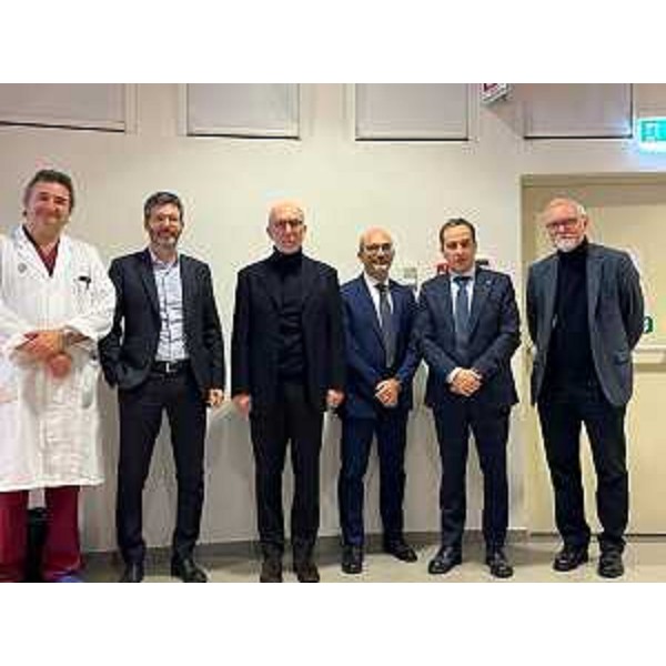 Foto di gruppo dei relatori con l'assessore regionale alla Salute Riccardo Riccardi. - Foto di gruppo dei relatori con l'assessore regionale alla Salute Riccardo Riccardi.