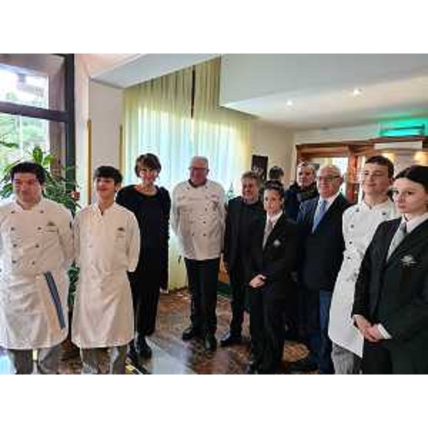 L'assessore Alessia Rosolen in visita al Centro turistico alberghiero gestito dallo Ial Fvg ad Aviano in occasione dei 40 anni di attività. - L'assessore Alessia Rosolen in visita al Centro turistico alberghiero gestito dallo Ial Fvg ad Aviano in occasione dei 40 anni di attività.