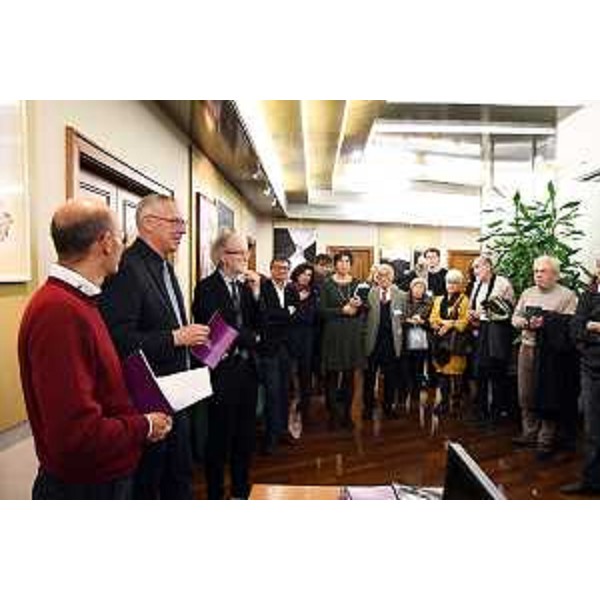 Una parte del numeroso pubblico presente all'inauguraizone - Una parte del numeroso pubblico presente all'inauguraizone