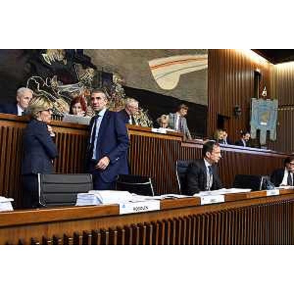 I banchi dei presidente Cr e Giunta Fvg - I banchi dei presidente Cr e Giunta Fvg