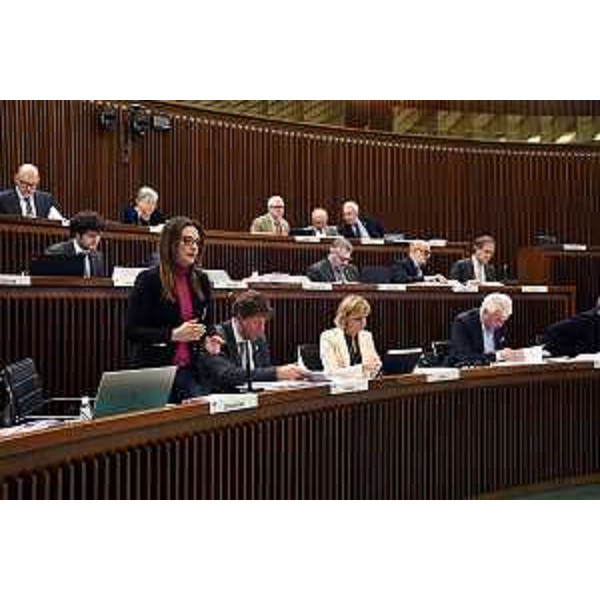 Diversi consiglieri del Centrodestra mentre partecipano ai lavori d'Aula - Diversi consiglieri del Centrodestra mentre partecipano ai lavori d'Aula