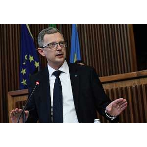 Lassessore regionale alle Risorse agroalimentari, forestali e ittiche Stefano Zannier illustra in Aula i contenuti di sua competenza della legge di Stabilità. - Lassessore regionale alle Risorse agroalimentari, forestali e ittiche Stefano Zannier illustra in Aula i contenuti di sua competenza della legge di Stabilità. 