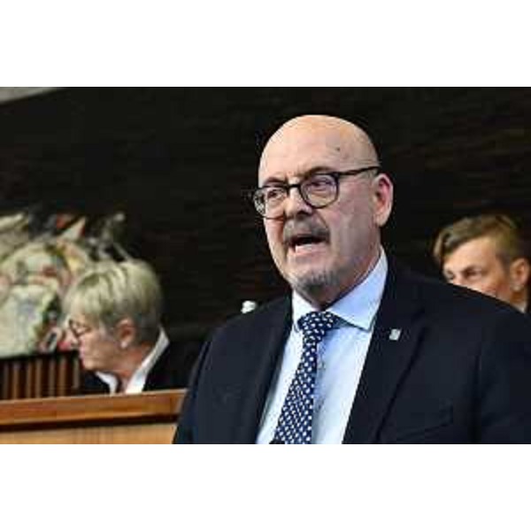 L'assessore al Patrimonio, demanio, servizi generali e sistemi informativi del Friuli Venezia Giulia, Sebastiano Callari, durante i lavori d'Aula. - L'assessore al Patrimonio, demanio, servizi generali e sistemi informativi del Friuli Venezia Giulia, Sebastiano Callari, durante i lavori d'Aula.