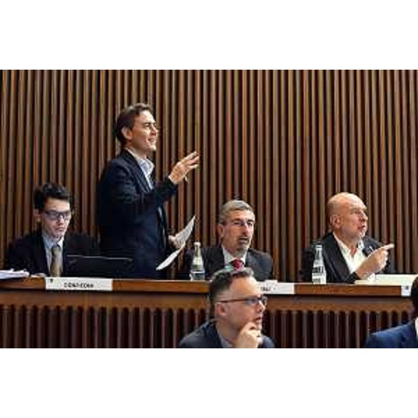 Massimo Moretuzzo (Patto-Civica Fvg) e i banchi dlle Opposizioni - Massimo Moretuzzo (Patto-Civica Fvg) e i banchi dlle Opposizioni