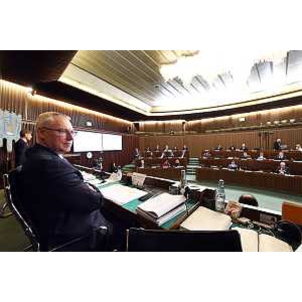 Il presidente del Cr Fvg, Mauro Bordin, dirige l'Aula durante i lavori - Il presidente del Cr Fvg, Mauro Bordin, dirige l'Aula durante i lavori