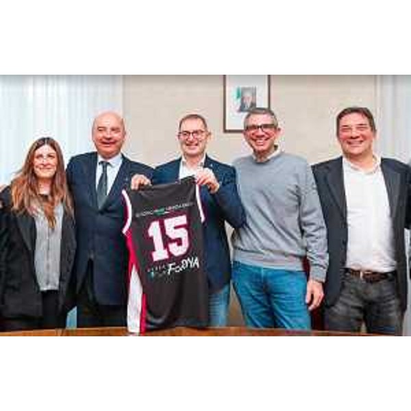 Lassessore alle Autonomie locali Pierpaolo Roberti con il sindaco di Trieste Dipiazza e i vertici di Futurosa Basket e iVision Tech. - Lassessore alle Autonomie locali Pierpaolo Roberti con il sindaco di Trieste Dipiazza e i vertici di Futurosa Basket e iVision Tech.