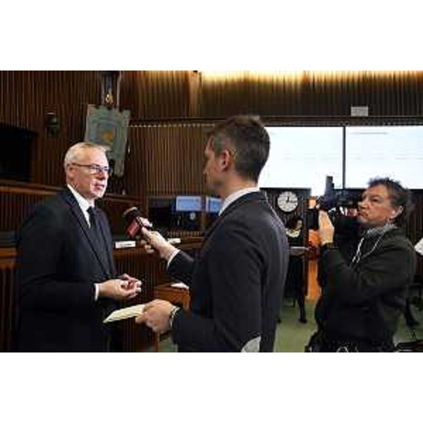 Il presidente Bordin intervistato dalle televisioni alla fine della conferenza stampa - Il presidente Bordin intervistato dalle televisioni alla fine della conferenza stampa
