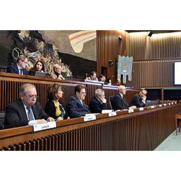 I vertici degli organi regionali di garanzia insieme al presidente Mauro Bordin e al vicepresidente Francesco Russo - I vertici degli organi regionali di garanzia insieme al presidente Mauro Bordin e al vicepresidente Francesco Russo