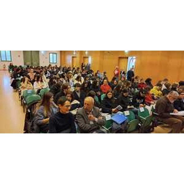 Gli studenti che affollavano la sala Paolino d'Aquileia - Gli studenti che affollavano la sala Paolino d'Aquileia