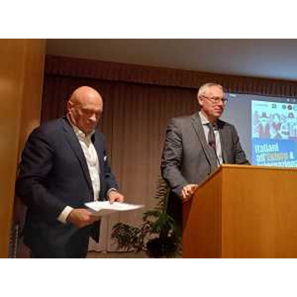 Da sinistra Loris Basso, presidente di Ente Friuli nel mondo, e il presidente Bordin - Da sinistra Loris Basso, presidente di Ente Friuli nel mondo, e il presidente Bordin