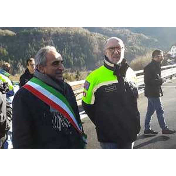 L'assessore Riccardi con il sindaco di Ovaro Lino Not. - L'assessore Riccardi con il sindaco di Ovaro Lino Not.