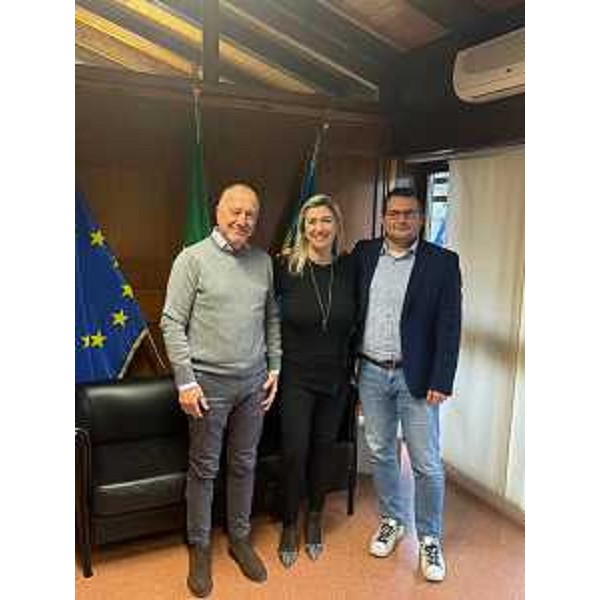L'assessore regionale alla Infrastrutture e Territorio Cristina Amirante con il sindaco di Castelnovo del Friuli Juri Del Toso (a destra) e il vicesindaco Romeo Zurini. - L'assessore regionale alla Infrastrutture e Territorio Cristina Amirante con il sindaco di Castelnovo del Friuli Juri Del Toso (a destra) e il vicesindaco Romeo Zurini.
