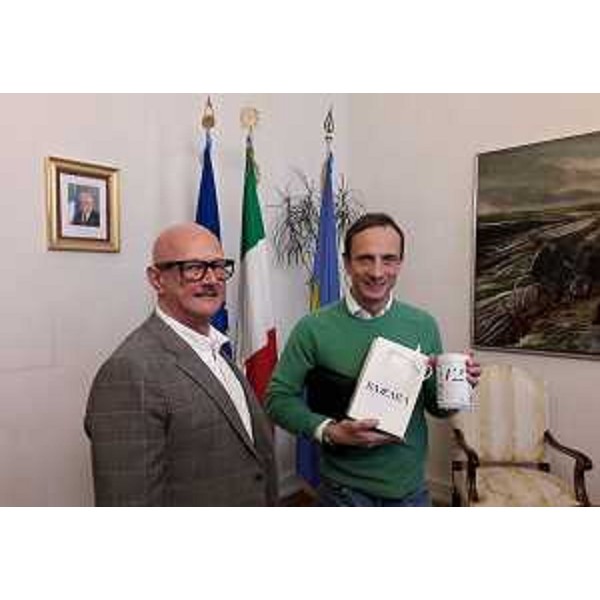 Il governatore Massimiliano Fedriga con Franco Bazzara, presidente della Bazzara Espresso. - Il governatore Massimiliano Fedriga con Franco Bazzara, presidente della Bazzara Espresso.
