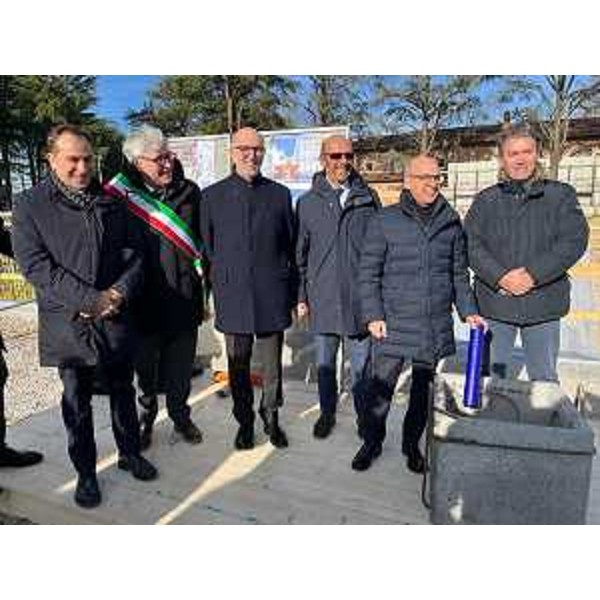 Foto di gruppo con l'assessore regionale alla Salute Riccardo Riccardi. - Foto di gruppo con l'assessore regionale alla Salute Riccardo Riccardi.