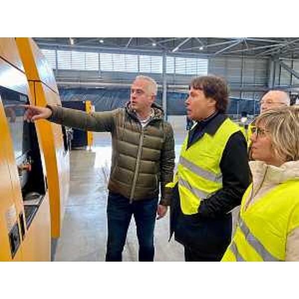 La visita all'impianto di controllo qualità della vetreria - La visita all'impianto di controllo qualità della vetreria