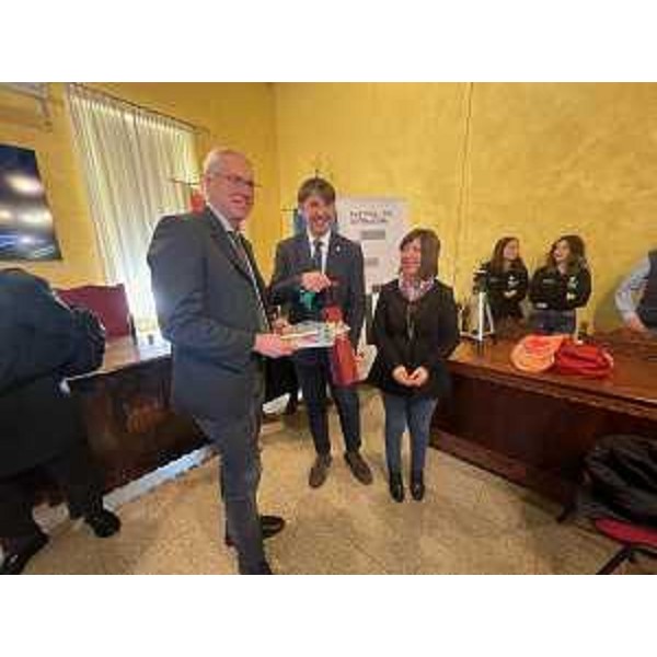 Il presidente Mauro Bordin con il sindaco Mauro Benvenuto e l'assessore Monica Carta - Il presidente Mauro Bordin con il sindaco Mauro Benvenuto e l'assessore Monica Carta