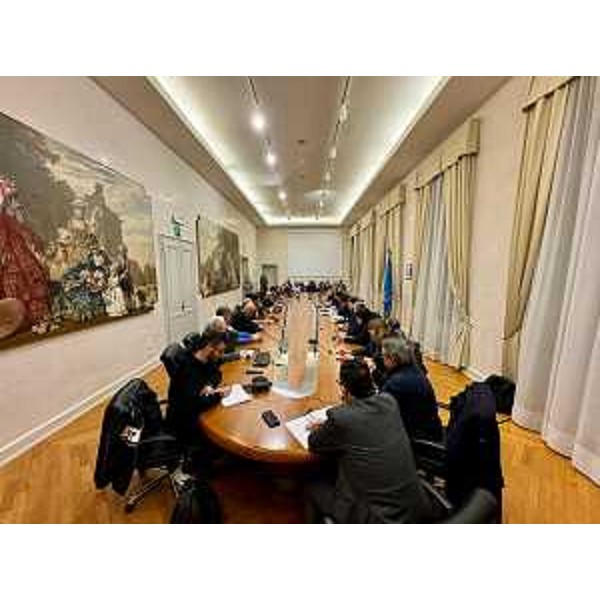 Il governatore Massimiliano Fedriga durante lincontro con le sigle sindacali in merito alla crisi di Wartsila al quale hanno preso parte anche gli assessori regionali al Lavoro Alessia Rosolen e alle Attività produttive Sergio Emidio Bini, il prefetto di Trieste Pietro Signoriello, il sottosegretario allEconomia Sandra Savino, una nutrita delegazione parlamentare del Friuli Venezia Giulia composta da Isabella De Monte, Nicole Matteoni, Massimiliano Panizzut, Tatjana Rojc, Debora Serracchiani e, in video-collegamento Emanuele Loperfido e Walter Rizzetto - Il governatore Massimiliano Fedriga durante lincontro con le sigle sindacali in merito alla crisi di Wartsila al quale hanno preso parte anche gli assessori regionali al Lavoro Alessia Rosolen e alle Attività produttive Sergio Emidio Bini, il prefetto di Trieste Pietro Signoriello, il sottosegretario allEconomia Sandra Savino, una nutrita delegazione parlamentare del Friuli Venezia Giulia composta da Isabella De Monte, Nicole Matteoni, Massimiliano Panizzut, Tatjana Rojc, Debora Serracchiani e, in video-collegamento Emanuele Loperfido e Walter Rizzetto