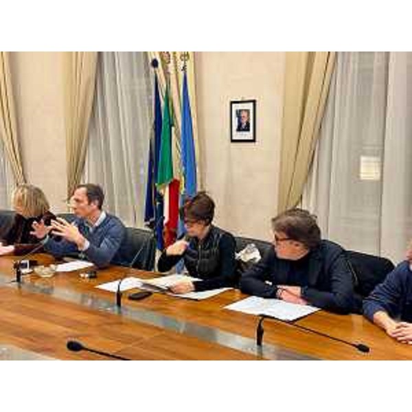 Il governatore Massimiliano Fedriga durante lincontro con le sigle sindacali in merito alla crisi di Wartsila al quale hanno preso parte anche gli assessori regionali al Lavoro Alessia Rosolen e alle Attività produttive Sergio Emidio Bini, il prefetto di Trieste Pietro Signoriello, il sottosegretario allEconomia Sandra Savino, una nutrita delegazione parlamentare del Friuli Venezia Giulia composta da Isabella De Monte, Nicole Matteoni, Massimiliano Panizzut, Tatjana Rojc, Debora Serracchiani e, in video-collegamento Emanuele Loperfido e Walter Rizzetto - Il governatore Massimiliano Fedriga durante lincontro con le sigle sindacali in merito alla crisi di Wartsila al quale hanno preso parte anche gli assessori regionali al Lavoro Alessia Rosolen e alle Attività produttive Sergio Emidio Bini, il prefetto di Trieste Pietro Signoriello, il sottosegretario allEconomia Sandra Savino, una nutrita delegazione parlamentare del Friuli Venezia Giulia composta da Isabella De Monte, Nicole Matteoni, Massimiliano Panizzut, Tatjana Rojc, Debora Serracchiani e, in video-collegamento Emanuele Loperfido e Walter Rizzetto