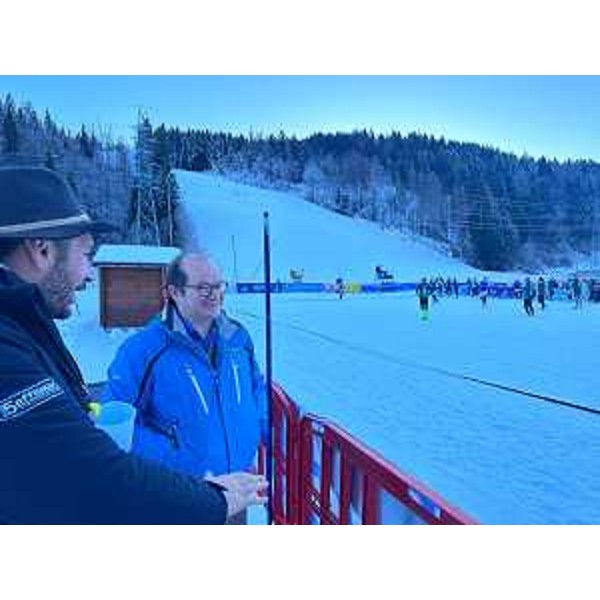 Il vicegovernatore Mario Anzil allo Snow Rugby Tarvisio - Il vicegovernatore Mario Anzil allo Snow Rugby Tarvisio