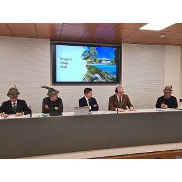 Il vicegovernatore Mario Anzil interviene alla conferenza stampa "Interventi di ripristino e riqualificazione di rifugi e sentieri di competenza delle sezioni Alpini del Fvg" a Udine - Il vicegovernatore Mario Anzil interviene alla conferenza stampa "Interventi di ripristino e riqualificazione di rifugi e sentieri di competenza delle sezioni Alpini del Fvg" a Udine