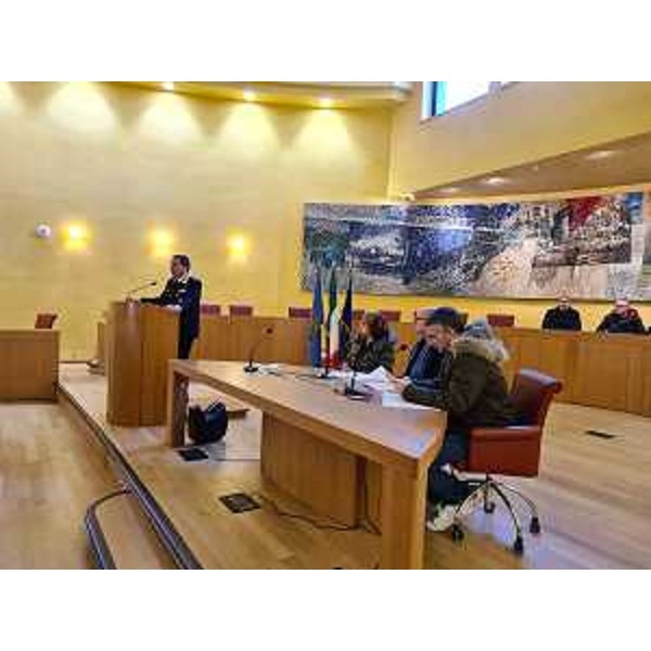 L'assessore regionale Roberti, primo a destra, accanto al prefetto di Pordenone Natalino Domenico Manno. - L'assessore regionale Roberti, primo a destra, accanto al prefetto di Pordenone Natalino Domenico Manno.