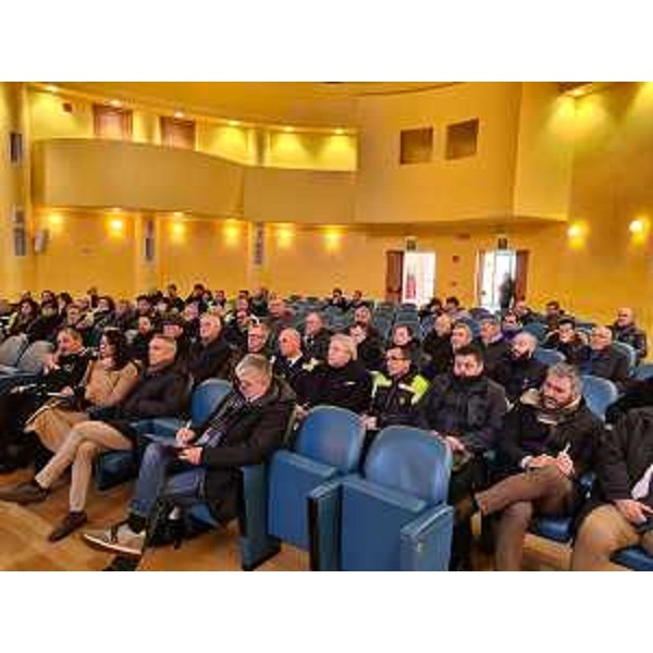 I sindaci dei Comuni del Friuli Occidentale nell'auditoruim nella sede della Regione per l'incontro sulla sicurezza. - I sindaci dei Comuni del Friuli Occidentale nell'auditoruim nella sede della Regione per l'incontro sulla sicurezza.