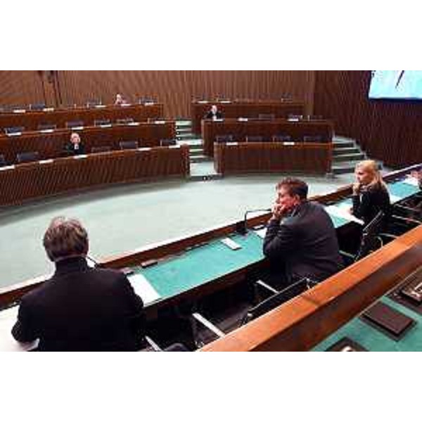 Un momento della seduta della IV Commissione - Un momento della seduta della IV Commissione