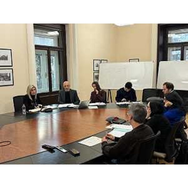 L'assessore regionale Cristina Amirante, prima da sinistra, al tavolo con i tecnici di Rete ferroviaria italiana. - L'assessore regionale Cristina Amirante, prima da sinistra, al tavolo con i tecnici di Rete ferroviaria italiana.