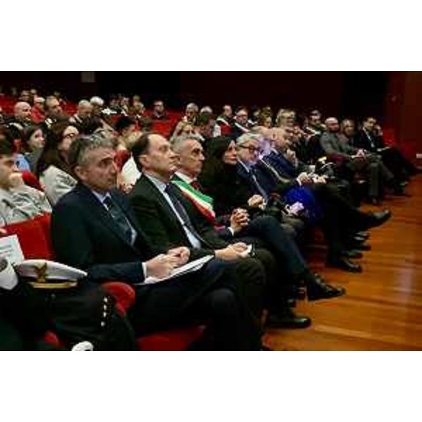Le autorità presenti a Sacile al Teatyro Zancanaro in occasione della celebrazione della 15. Giornata rewgionale della Polizia locale - Le autorità presenti a Sacile al Teatyro Zancanaro in occasione della celebrazione della 15. Giornata rewgionale della Polizia locale