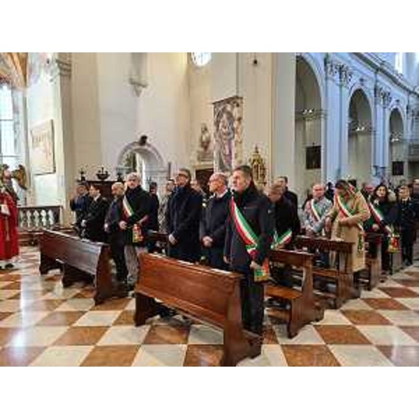 L'assessore Pierpaolo Roberti alla messa in Duomo di San Marco a Pordenone per le celebrazioni della giornata di San Sebastiano. - L'assessore Pierpaolo Roberti alla messa in Duomo di San Marco a Pordenone per le celebrazioni della giornata di San Sebastiano.