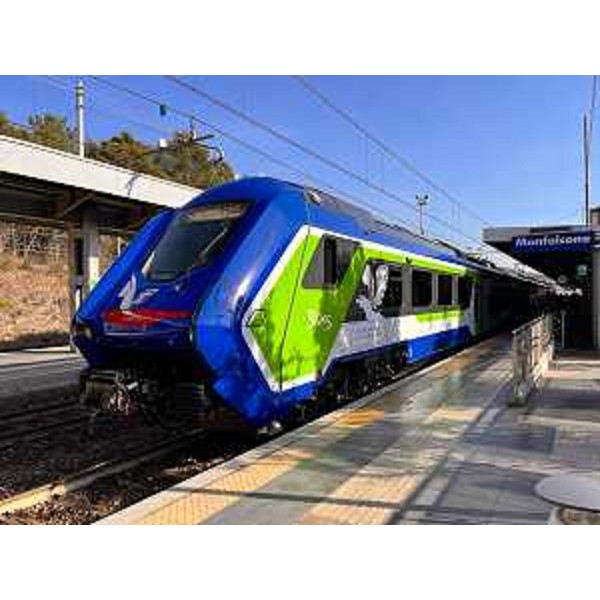 Il nuovo treno della serie "Blues" con il logo "Io Sono Friuli Venezia Giulia" - Il nuovo treno della serie "Blues" con il logo "Io Sono Friuli Venezia Giulia"