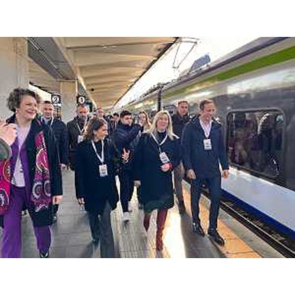 Un momento dell'inaugurazione del nuovo treno della serie "Blues" alla presenza del governatore Fedriga e dell'assessore Amirante - Un momento dell'inaugurazione del nuovo treno della serie "Blues" alla presenza del governatore Fedriga e dell'assessore Amirante