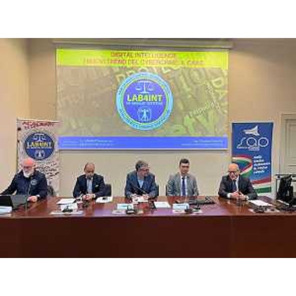 Il tavolo dei relatori del seminario seminario organizzato in collaborazione con la Regione e con l'associazione Lab4Int. - Il tavolo dei relatori del seminario seminario organizzato in collaborazione con la Regione e con l'associazione Lab4Int. 