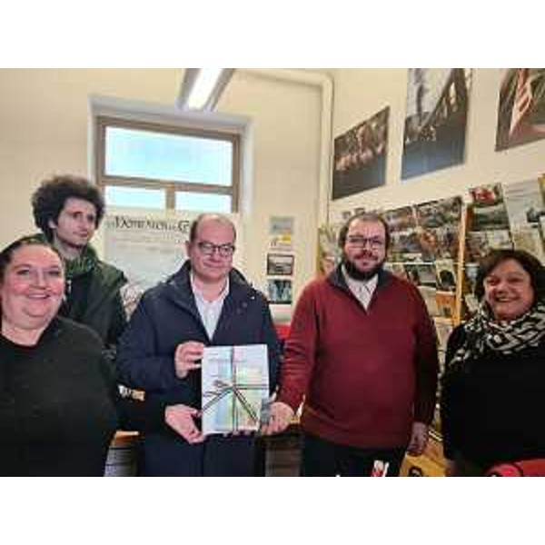 Il vicegovernatore Mario Anzil con i volontari della Pro Loco di Fogliano-Redipuglia che gestisce il museo. - Il vicegovernatore Mario Anzil con i volontari della Pro Loco di Fogliano-Redipuglia che gestisce il museo.