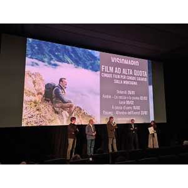 L'assessore regionale alla Montagna Stefano Zannier (secondo da destra) durante la presentazione dei documentari a Udine - L'assessore regionale alla Montagna Stefano Zannier (secondo da destra) durante la presentazione dei documentari a Udine