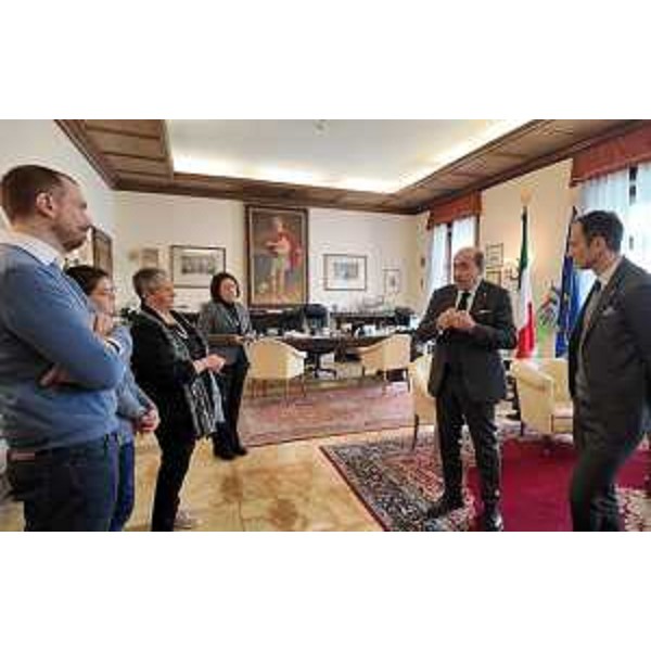 Il governatore Fedriga, insieme al prefetto Pietro Signoriello, alla cerimonia per la consegna della medaglia donore ai famigliari di Luigi Ettore Marchetto, il carabiniere morto nel 1944 nel campo di concentramento Wolfsberg. - Il governatore Fedriga, insieme al prefetto Pietro Signoriello, alla cerimonia per la consegna della medaglia donore ai famigliari di Luigi Ettore Marchetto, il carabiniere morto nel 1944 nel campo di concentramento Wolfsberg.