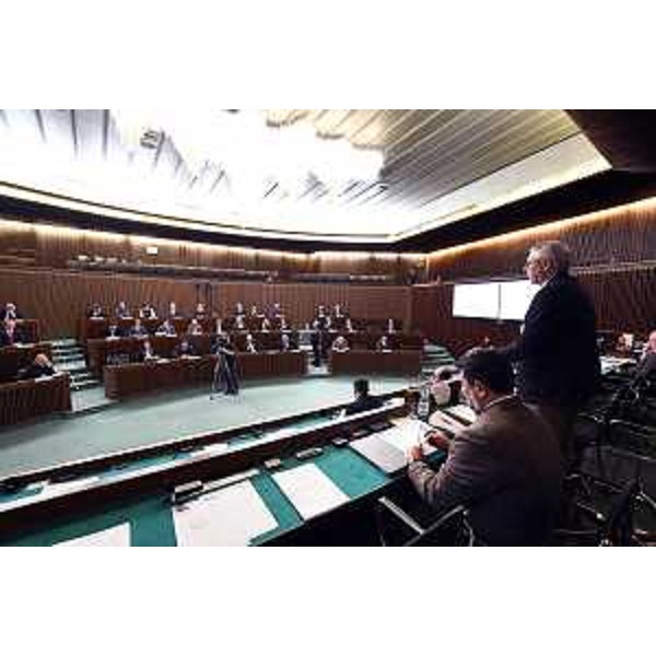 Il presidente del Cr Fvg, Mauro Bordin, durante l'intervento per celebrare il Giorno della Memoria - Il presidente del Cr Fvg, Mauro Bordin, durante l'intervento per celebrare il Giorno della Memoria