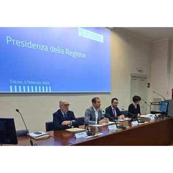 Il governatore del Friuli Venezia Giulia Massimiliano Fedriga, il country president e amministratore delegato di AstraZeneca Claudio Longo, l'assessore regionale alla Salute Riccardo Riccardi e l'assessore alla Ricerca Alessia Rosolen alla presentazione dell'accordo di collaborazione Regione-AstraZeneca. - Il governatore del Friuli Venezia Giulia Massimiliano Fedriga, il country president e amministratore delegato di AstraZeneca Claudio Longo, l'assessore regionale alla Salute Riccardo Riccardi e l'assessore alla Ricerca Alessia Rosolen alla presentazione dell'accordo di collaborazione Regione-AstraZeneca.