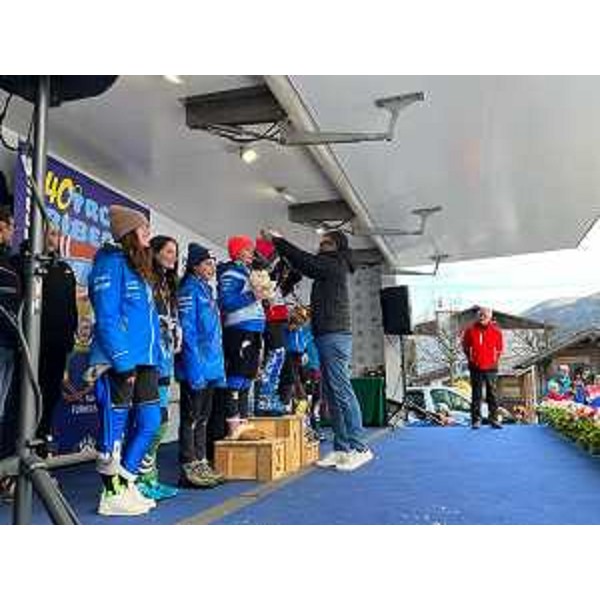 L'assessore Pierpaolo Roberti premia alcuni vincitori - L'assessore Pierpaolo Roberti premia alcuni vincitori