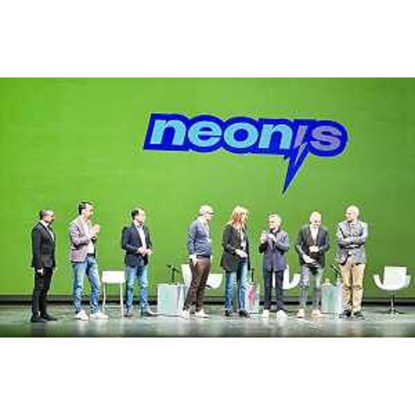 Le autorità sul palco. Il presidente Bordin è il primo da destra - Le autorità sul palco. Il presidente Bordin è il primo da destra