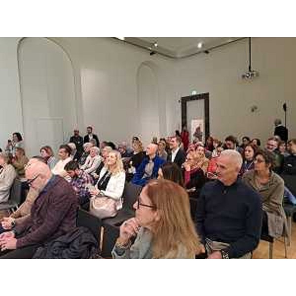 Il pubblico presente all'evento tenutosi oggi a palazzo Giureconsulti di Milano in occasione della rassegna "Meet Friuli Venezia Giulia - Fuori Bit 2024" - Il pubblico presente all'evento tenutosi oggi a palazzo Giureconsulti di Milano in occasione della rassegna "Meet Friuli Venezia Giulia - Fuori Bit 2024"