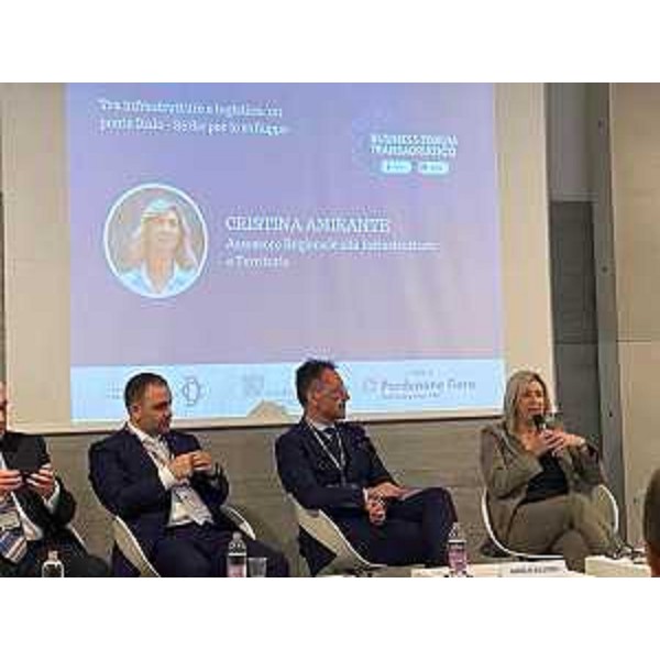 L'assessore Cristina Amirante durante l'intervento al Business Forum Transadriatico per gli scambi con la Serbia organizzato alla Fiera di Pordenone. - L'assessore Cristina Amirante durante l'intervento al Business Forum Transadriatico per gli scambi con la Serbia organizzato alla Fiera di Pordenone.