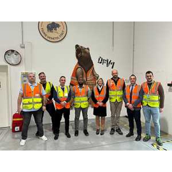 L'assessore regionale a Infrastrutture e territorio Cristina Amirante in visita allo stabilimento Amazon di Fiume Veneto - L'assessore regionale a Infrastrutture e territorio Cristina Amirante in visita allo stabilimento Amazon di Fiume Veneto