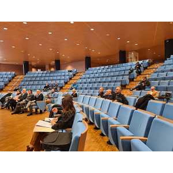 La platea dei sindaci presenti all'incontro svoltosi oggi in Regione a Udine - La platea dei sindaci presenti all'incontro svoltosi oggi in Regione a Udine