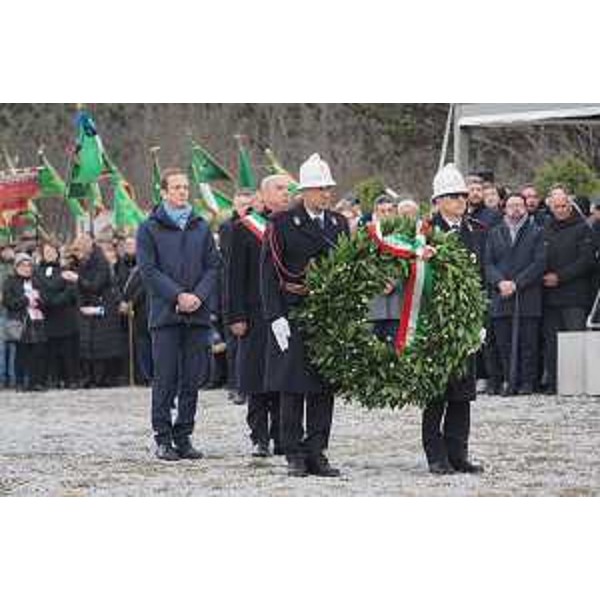 Un momento della cerimonia. - Un momento della cerimonia.