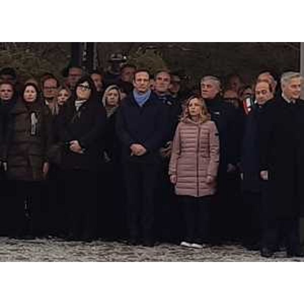 La premier con le autorità politiche, tra cui anche il presidente del Cr Fvg, Bordin - La premier con le autorità politiche, tra cui anche il presidente del Cr Fvg, Bordin