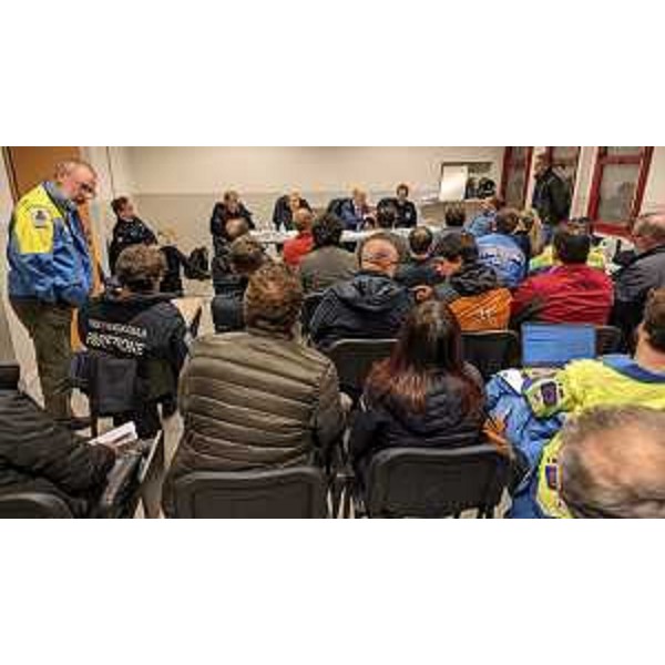 L'incontro a Gemona del Friuli nella sede di protezione civile - L'incontro a Gemona del Friuli nella sede di protezione civile