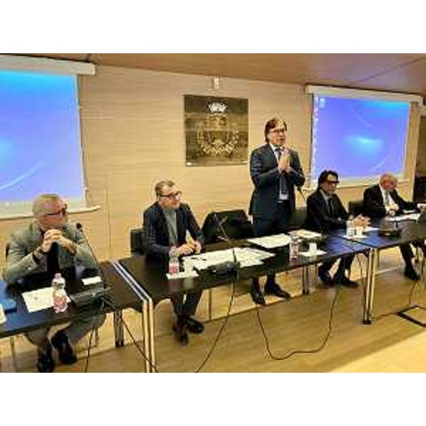 L'assessore Bini alla presentazione del piano strategico triennale del Distretto commerciale della Tresemane - L'assessore Bini alla presentazione del piano strategico triennale del Distretto commerciale della Tresemane